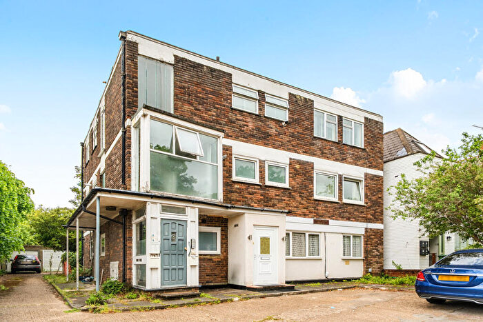 2 Bedroom Flat For Sale In Stanmore Hill, Stanmore, HA7