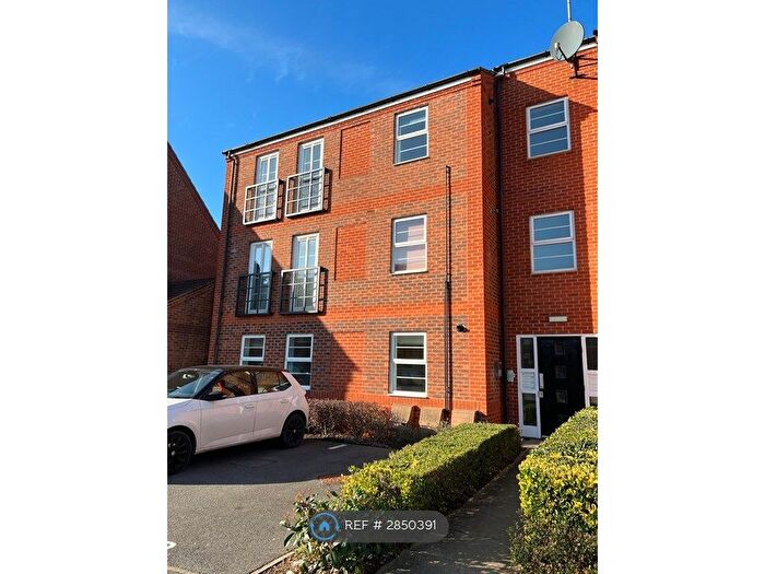 2 Bedroom Flat To Rent In Newport Pagnell Road, Northampton, NN4