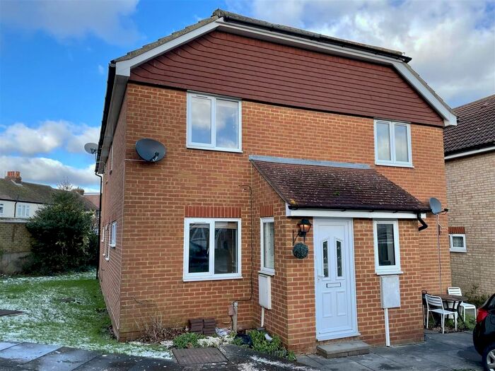 1 Bedroom Semi-Detached House To Rent In Wilson Avenue, Rochester, ME1