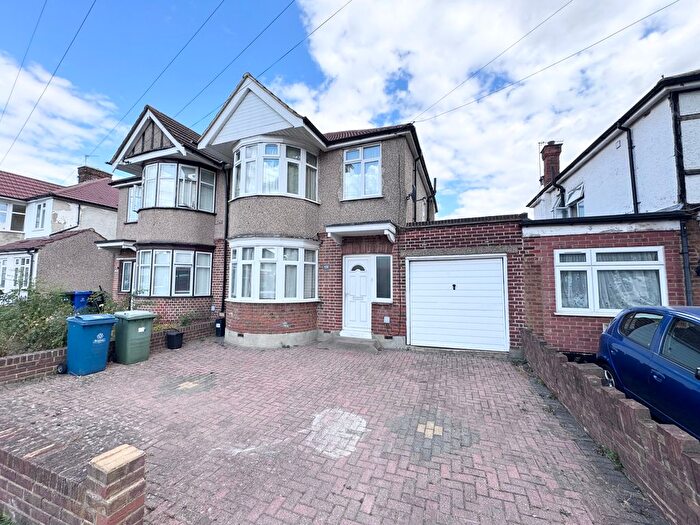 3 Bedroom Semi Detached House For Sale In Kenton Lane, Harrow, HA3