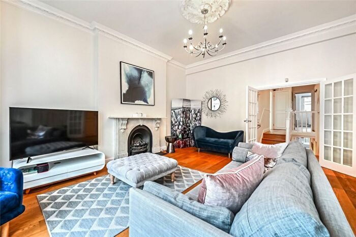3 Bedroom Flat To Rent In Lexham Gardens, Earls Court, W8