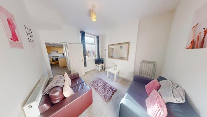 4 Bedroom Semi-Detached House To Rent In Tudor Grove, Nottingham, NG1