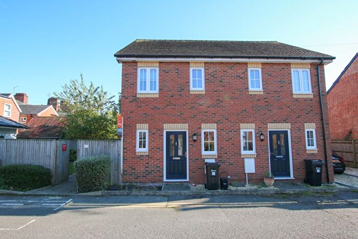 2 Bedroom Semi-Detached House To Rent In Havelock Road, Wokingham, RG41