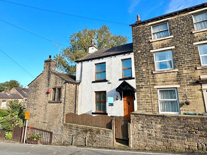 2 Bedroom Property To Rent In Chapel Hill, Linthwaite, Huddersfield, West Yorkshire, HD7