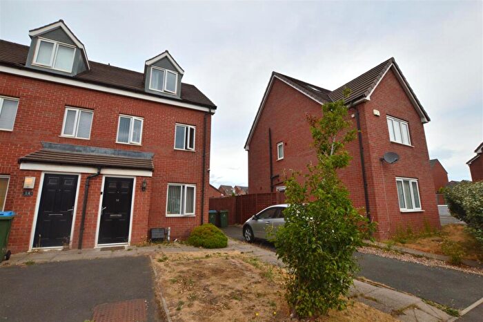 3 Bedroom Town House To Rent In Chelmsford Drive, Coventry, CV6
