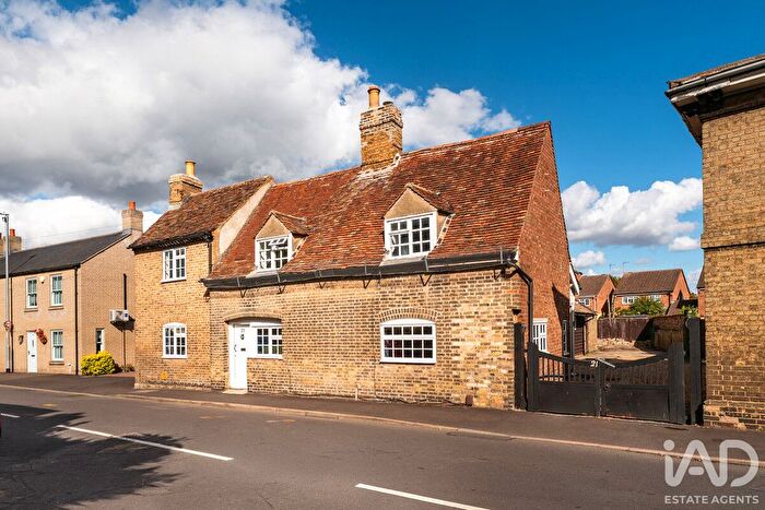 3 Bedroom Detached House For Sale In Berkley Street, St. Neots, PE19