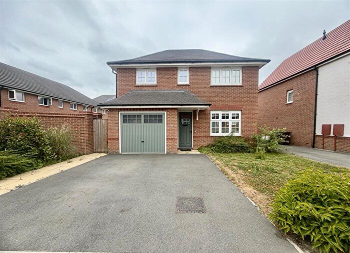 4 Bedroom Detached House For Sale In Hardwick Way, Leeds, LS15