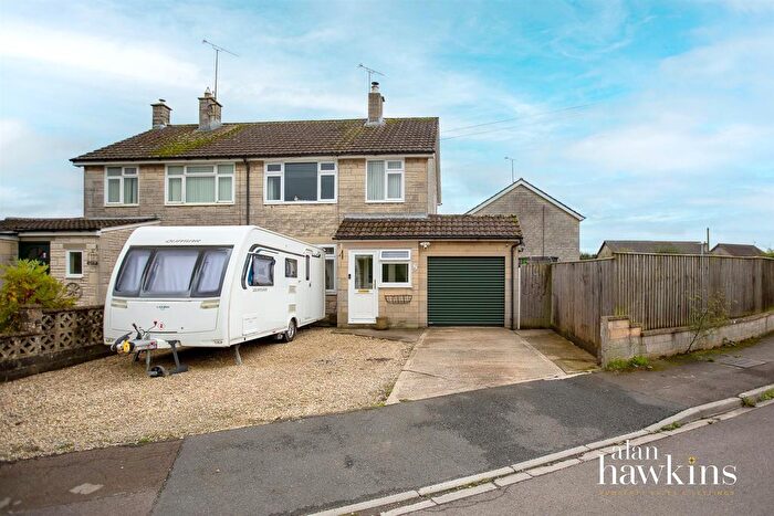 3 Bedroom Semi-Detached House For Sale In St. Marys Close, Bradenstoke, Chippenham, SN15