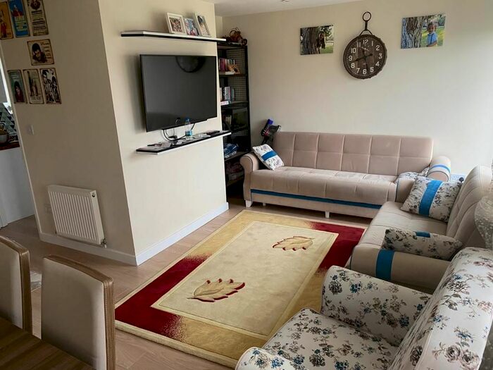 2 Bedroom Flat To Rent In Downfield Road, Cheshunt, Waltham Cross, EN8