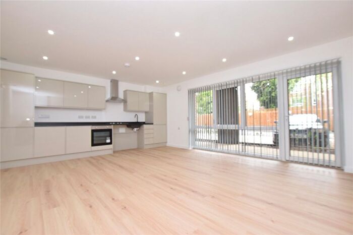 2 Bedroom Flat To Rent In High Road, Romford, RM6