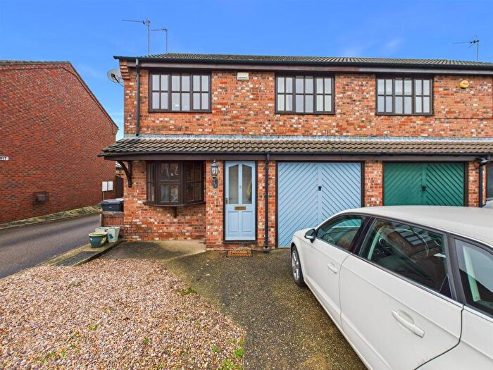 3 Bedroom Semi-Detached House For Sale In Kings Court, Louth, LN11