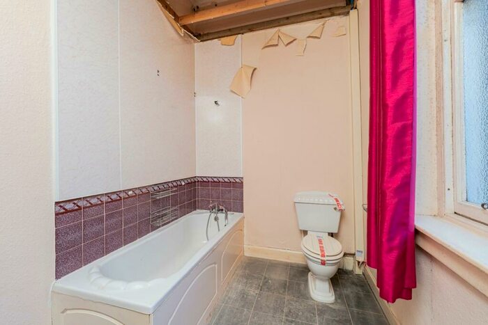 1 Bedroom Flat For Sale In Buchanan Street, Dunfermline, KY12