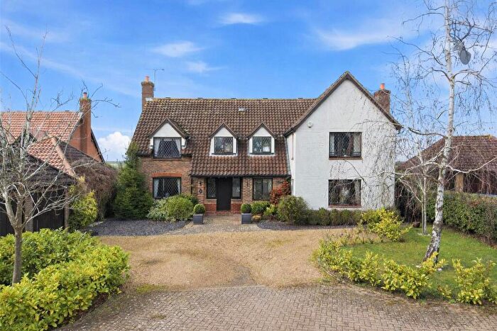 5 Bedroom Detached House For Sale In The Paddocks, Stapleford Abbotts, Romford, RM4