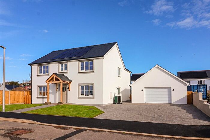 4 Bedroom Detached House For Sale In Bush Park, Tenby, SA70