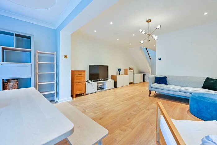 2 Bedroom Detached House To Rent In Sandy Lane, Woking, Woking, GU22