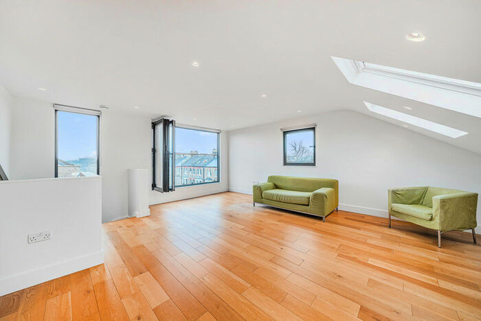 2 Bedroom Flat To Rent In Dalmeny Road, N7