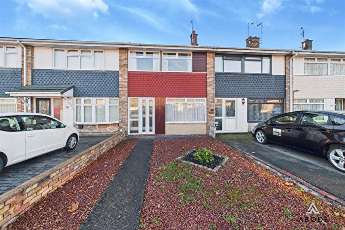 3 Bedroom Town House For Sale In Winchester Drive, Burton-On-Trent, DE14