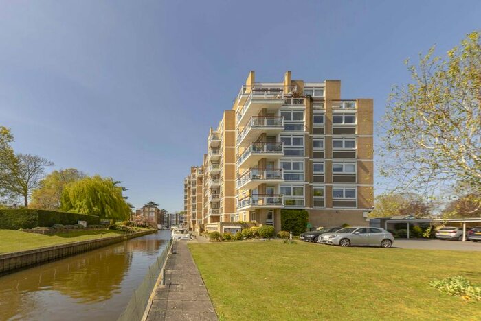 3 Bedroom Flat To Rent In Thamespoint, Fairways, Teddington, TW11