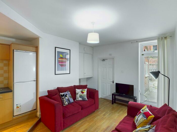 3 Bedroom Apartment To Rent In Dinsdale Road, Sandyford, Newcastle Upon Tyne, NE2