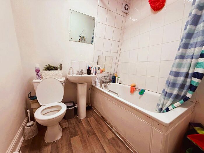 2 Bedroom Flat To Rent In Brooksby's Walk, London, E9
