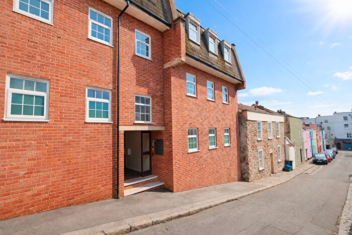 2 Bedroom Flat To Rent In Richmond Court, Richmond Dale, Bristol, BS8
