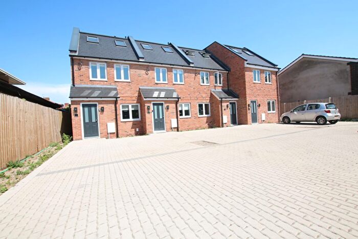 3 Bedroom Semi-Detached House To Rent In Bath Road, Harmondsworth, West Drayton, UB7