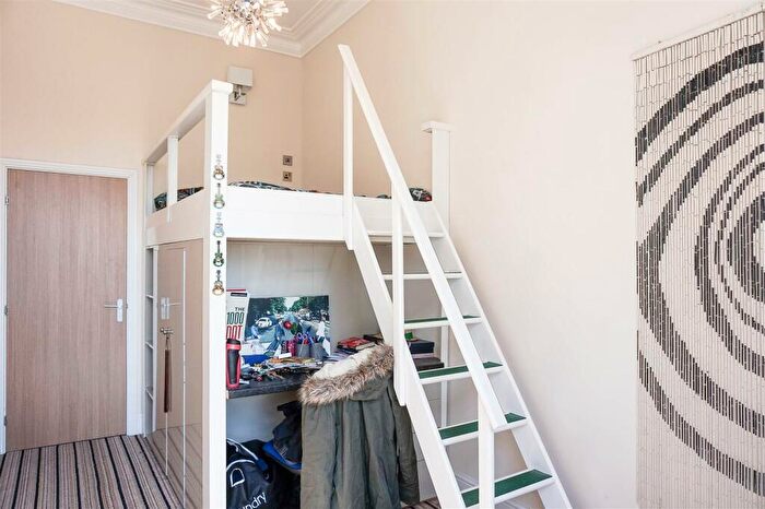 2 Bedroom Apartment To Rent In Ash Grove, Leeds, LS6