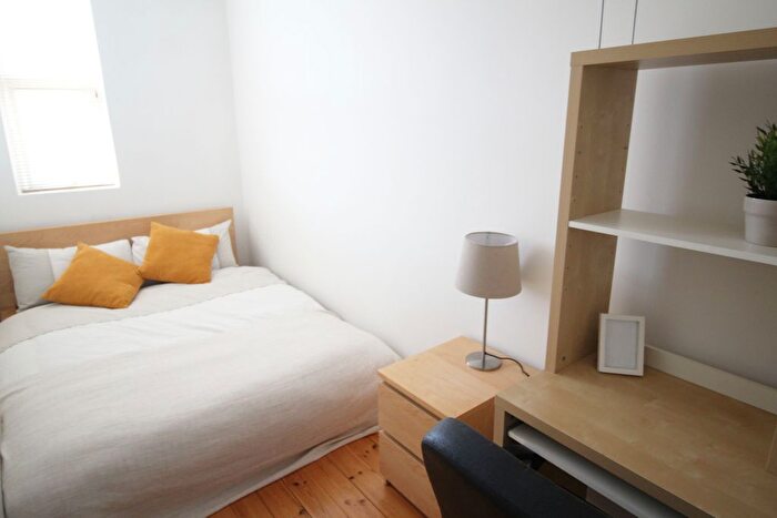 1 Bedroom Flat To Rent In Flat B, Clarendon Road, LS2