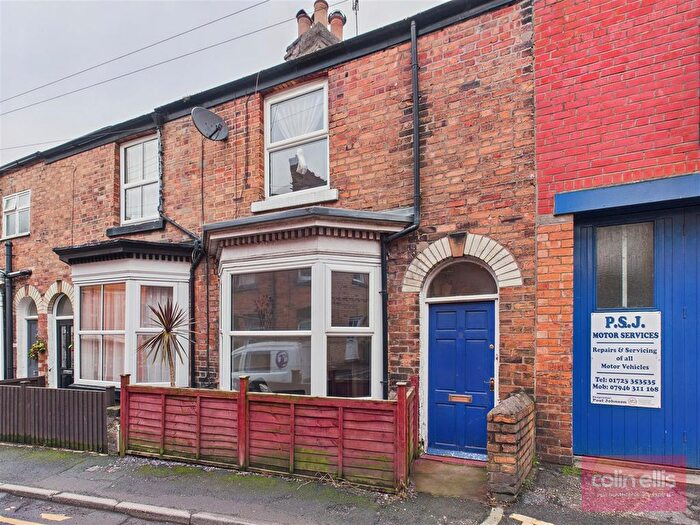 2 Bedroom Terraced House For Sale In Greenfield Road, Scarborough, YO11