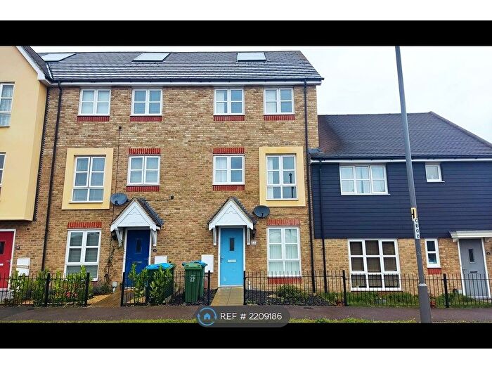 4 Bedroom Semi-Detached House To Rent In Gwendoline Buck Drive, Aylesbury, HP21