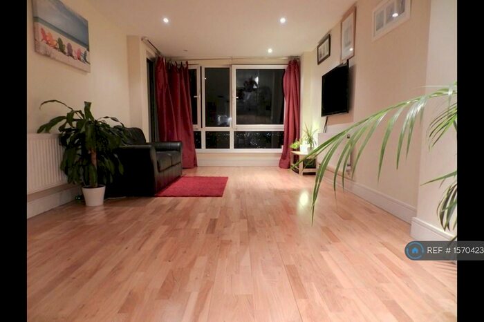 2 Bedroom Flat To Rent In Raphael House, Ilford, IG1