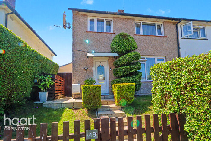 3 Bedroom End Of Terrace House For Sale In Whippendell Way, Orpington, BR5