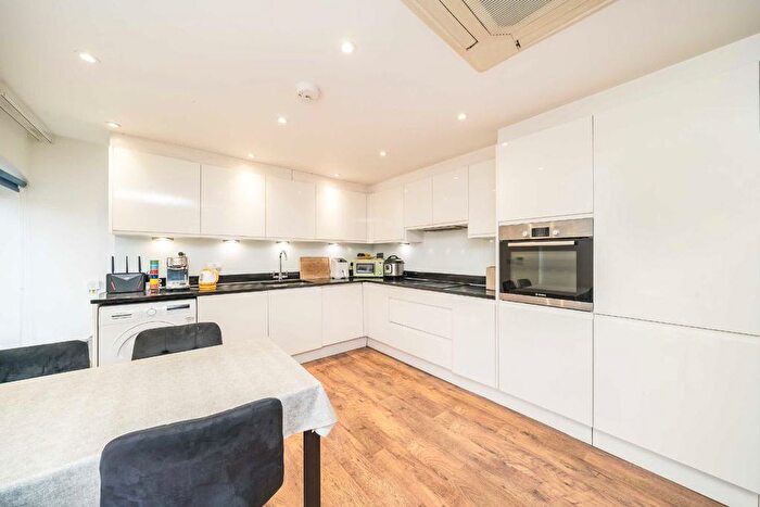 1 Bedroom Flat To Rent In Salisbury Road, Wimbledon, SW19