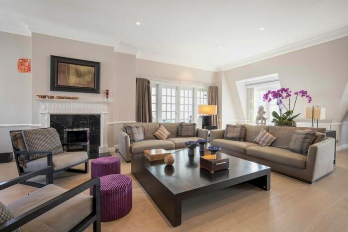 3 Bedroom Flat To Rent In Davis Street, London, W1K