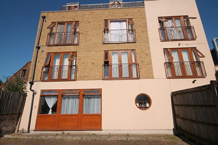 2 Bedroom Flat To Rent In Kirchen Road, London, W13