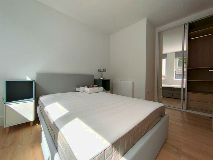 1 Bedroom Apartment To Rent In Queens Road, Weybridge, KT13