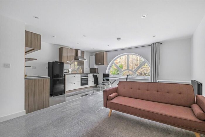 1 Bedroom Apartment To Rent In Middleton Drive, London, SE16