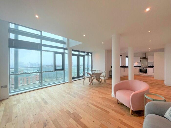 3 Bedroom Flat To Rent In Gotts Road, Leeds, LS12