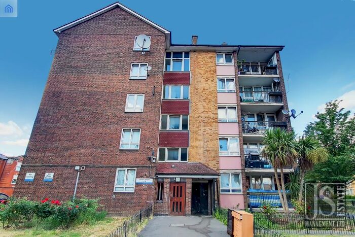 2 Bedroom Flat To Rent In Chilton Grove, London, SE8