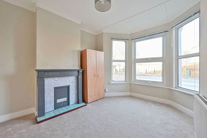 1 Bedroom Flat To Rent In Replingham Road, Southfields, London, SW18