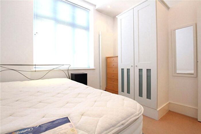 1 Bedroom Flat To Rent In Bernhard Baron House, Whitechapel, London, E1
