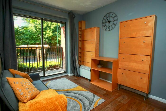 1 Bedroom Studio To Rent In Castle Gardens, Lenton, Nottingham, NG7