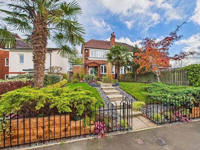 3 Bedroom Semi-Detached House For Sale In Westhill Road, Birmingham, B38