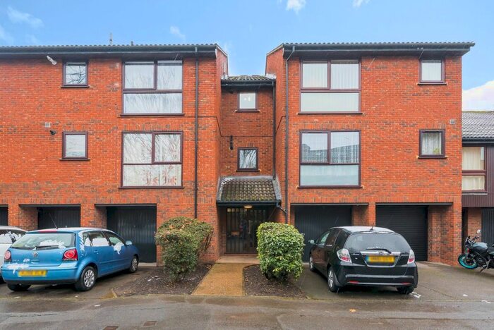 1 Bedroom Flat To Rent In Laleham Road, Shepperton, TW17