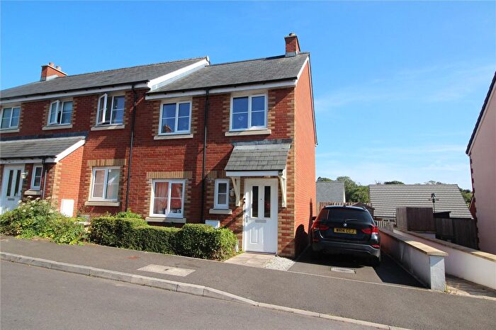 3 Bedroom End Terrace House To Rent In Old Market Place, Holsworthy, Devon, EX22