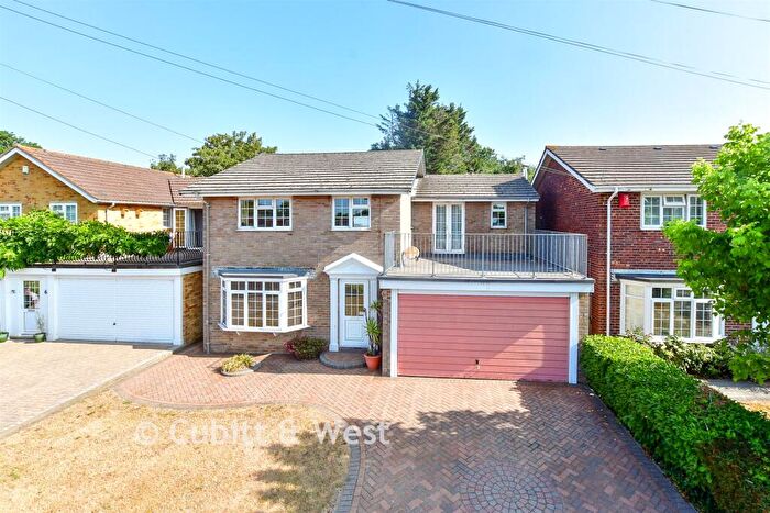 4 Bedroom Detached House For Sale In Woodpecker Close, Havant, Hampshire, PO9
