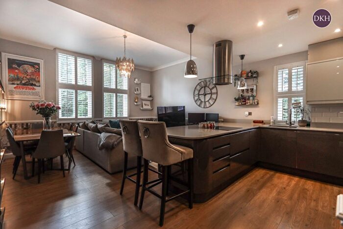 2 Bedroom Flat For Sale In Leavesden Court, Mallard Road, Abbots Langley, WD5