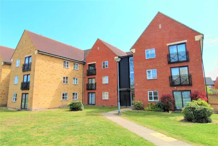 2 Bedroom Flat To Rent In Flat, Nightingale Court, Fleming Road, Chafford Hundred, Grays, RM16