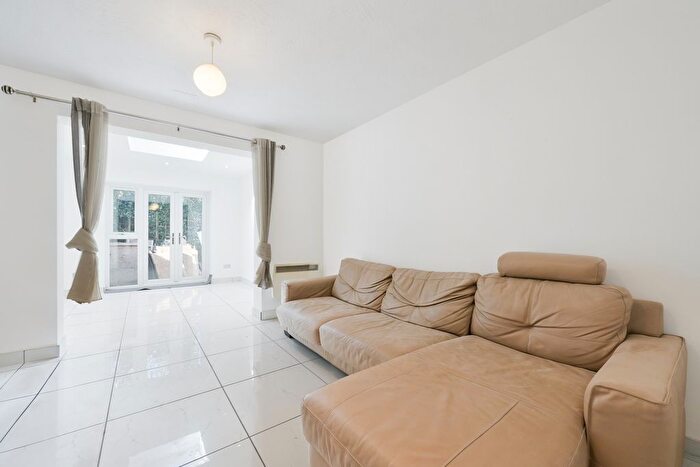 3 Bedroom Property To Rent In Gressenhall Road, SW18