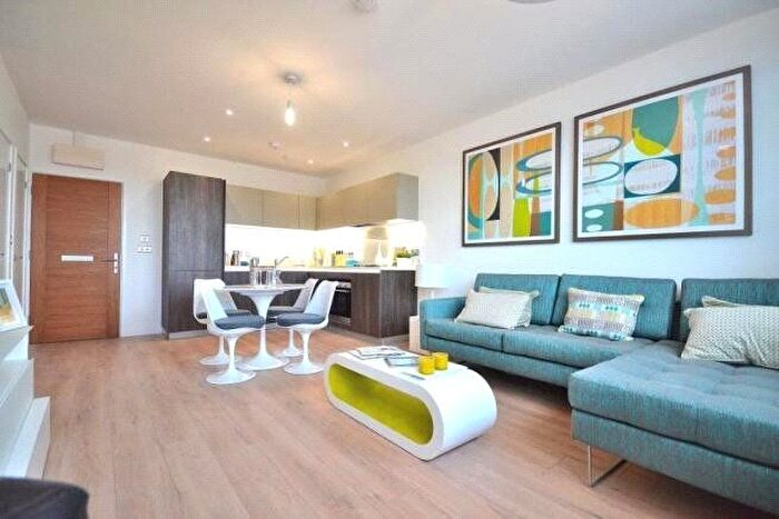 2 Bedroom Flat To Rent In Canside, Meadow Walk, Chelmsford, CM1